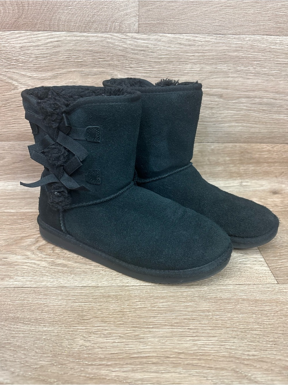 Koolaburra by UGGS Black Faux-Suede Winter Boots w/ Side Ribbon Bows kids size 5